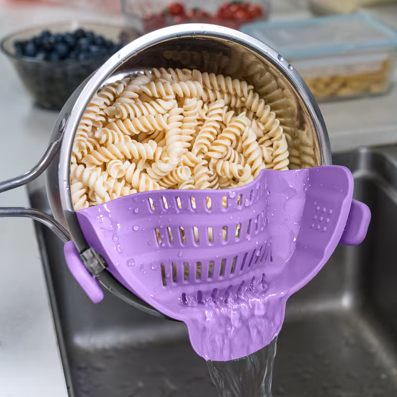 [Clip-On Strainer] 1pc ABERZEY Clip-On Strainer for Pots & Pans - Durable Plastic Kitchen Colander for Pasta, Meat, Vegetables, Fruits - Easy Drainage & Compact Design, Strainer for Pasta, Vegetable Preparation, Modern Kitchenware, Efficient Drainage